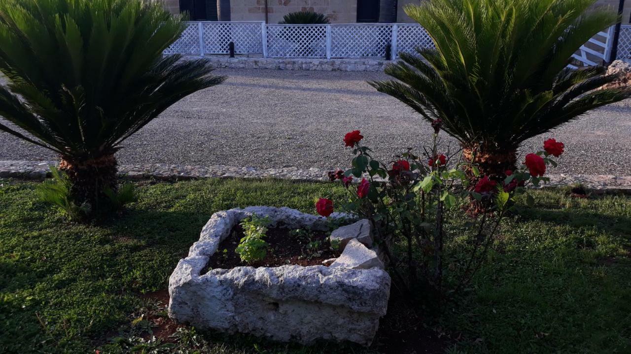 Masseria San Nicola B&B Torre Santa Susanna Exterior photo